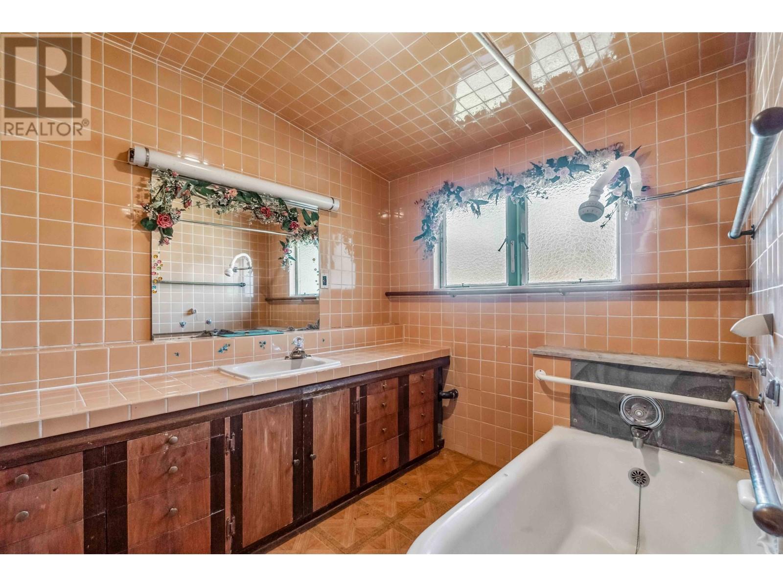 Listing Picture 27 of 40 : 2011 W 48TH AVENUE, Vancouver / 溫哥華 - 魯藝地產 Yvonne Lu Group - MLS Medallion Club Member