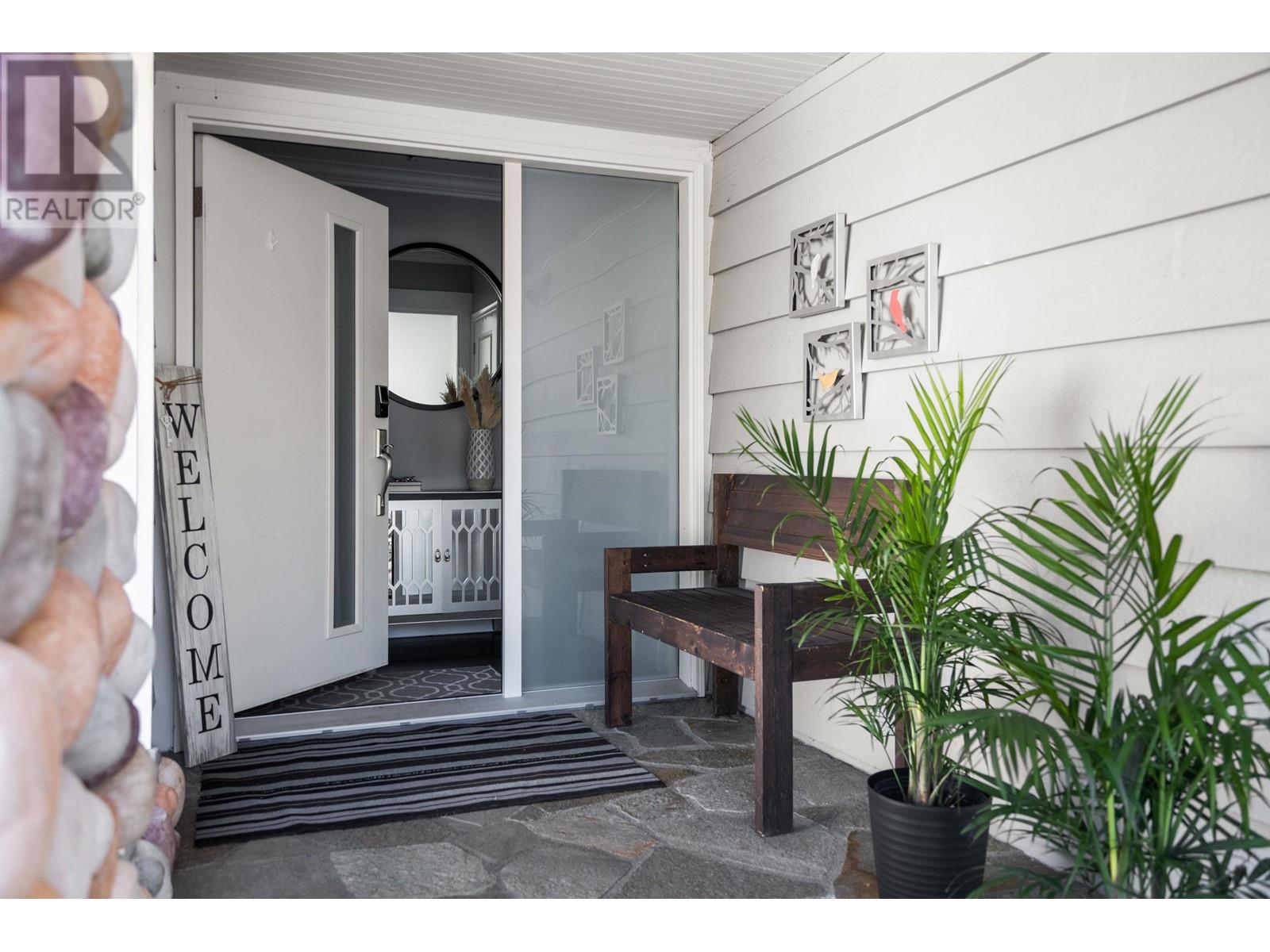 22070 Cliff Avenue, Maple Ridge, British Columbia V2X 2L2 - Photo 3 - R2953525