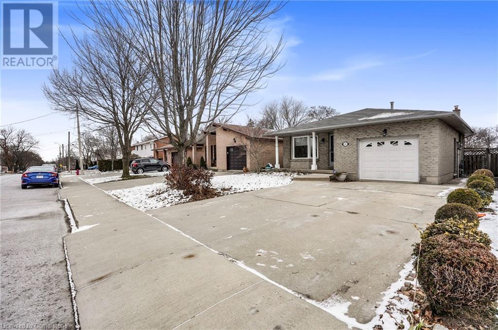 325 East 24th Street, Hamilton, Ontario  L8V 2Y7 - Photo 2 - 40688547