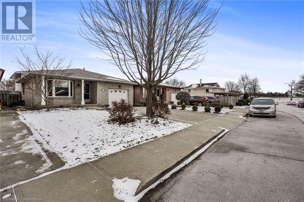 325 East 24th Street, Hamilton, Ontario  L8V 2Y7 - Photo 4 - 40688547