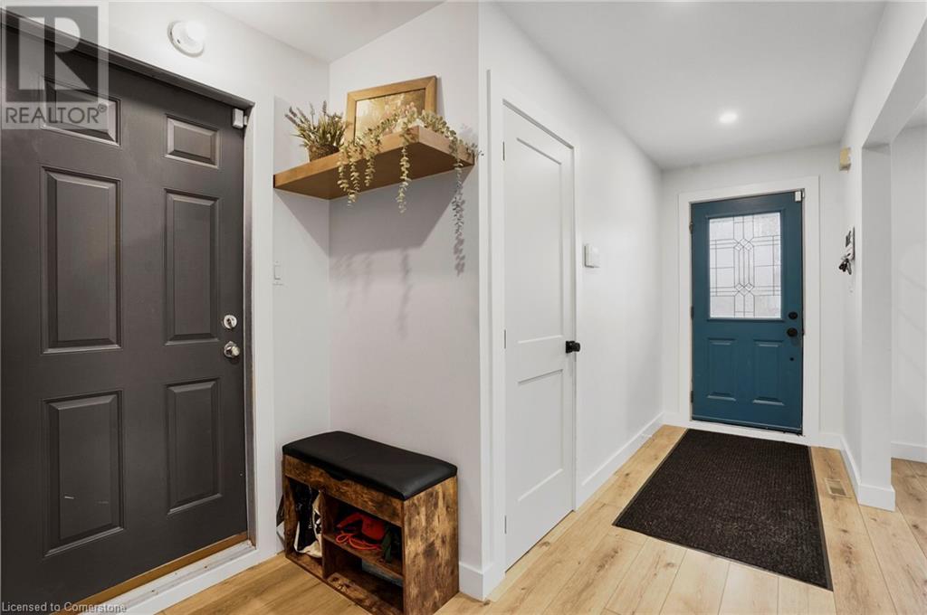 325 East 24th Street, Hamilton, Ontario  L8V 2Y7 - Photo 5 - 40688547