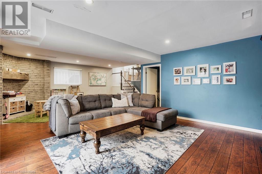 325 East 24th Street, Hamilton, Ontario  L8V 2Y7 - Photo 8 - 40688547