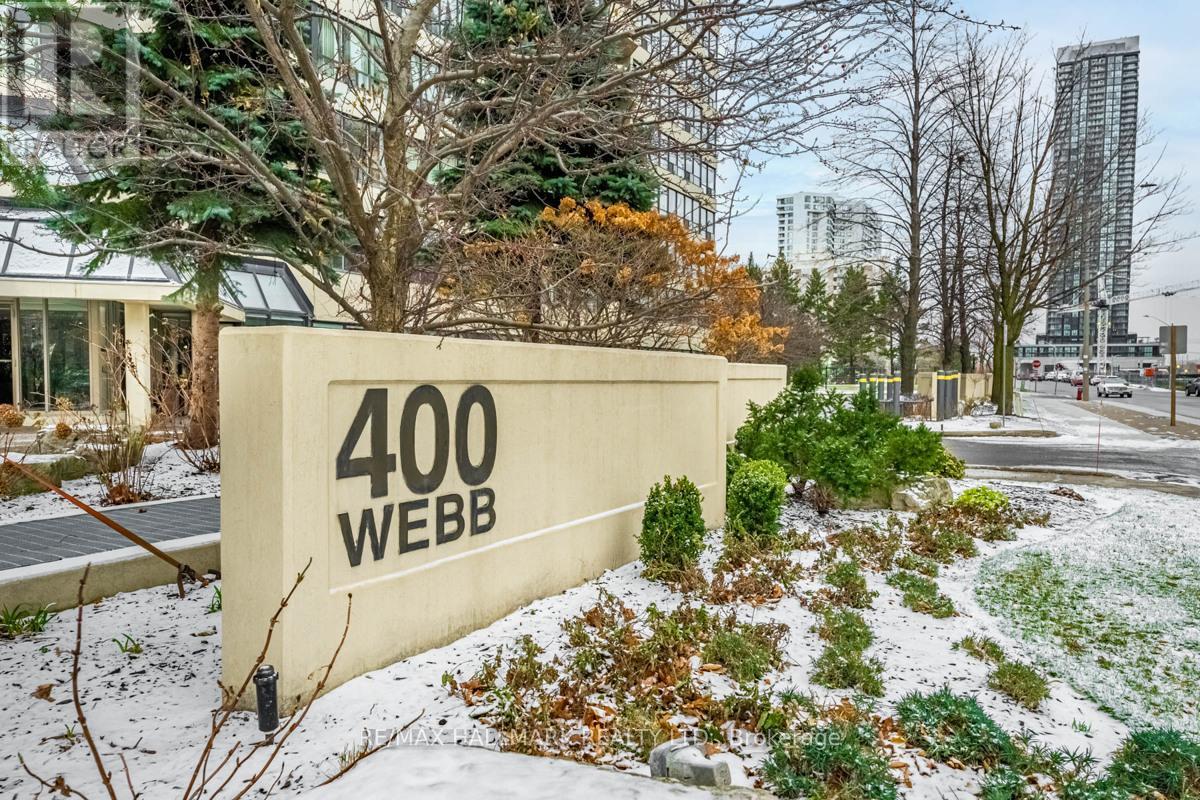 702 - 400 Webb Drive, Mississauga, Ontario  L5B 3Z7 - Photo 2 - W11911923