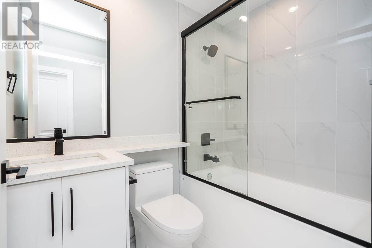 Listing Picture 22 of 28 : 2705 DUNDAS STREET, Vancouver / 溫哥華 - 魯藝地產 Yvonne Lu Group - MLS Medallion Club Member