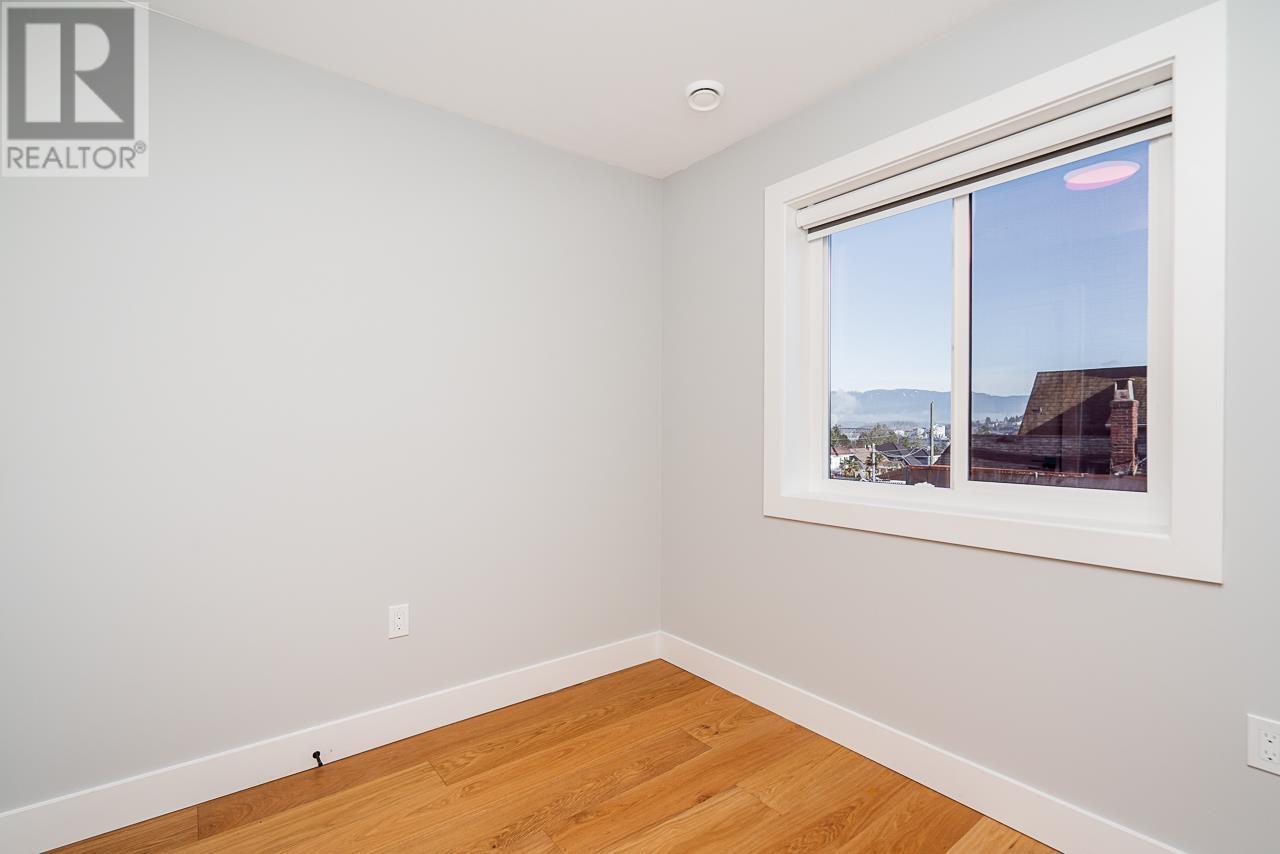 Listing Picture 19 of 28 : 2705 DUNDAS STREET, Vancouver / 溫哥華 - 魯藝地產 Yvonne Lu Group - MLS Medallion Club Member