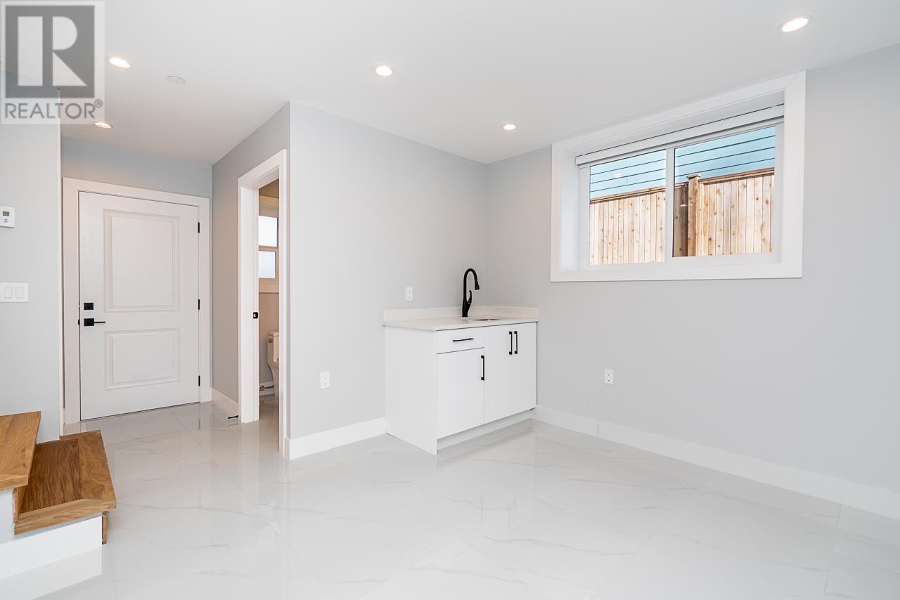 Listing Picture 23 of 28 : 2705 DUNDAS STREET, Vancouver / 溫哥華 - 魯藝地產 Yvonne Lu Group - MLS Medallion Club Member