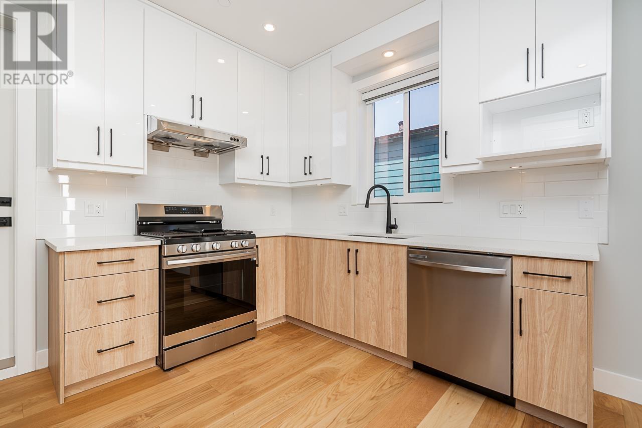 Listing Picture 12 of 28 : 2705 DUNDAS STREET, Vancouver / 溫哥華 - 魯藝地產 Yvonne Lu Group - MLS Medallion Club Member