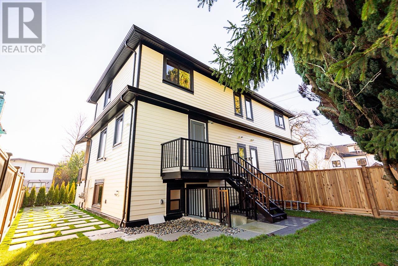 Listing Picture 5 of 28 : 2705 DUNDAS STREET, Vancouver / 溫哥華 - 魯藝地產 Yvonne Lu Group - MLS Medallion Club Member