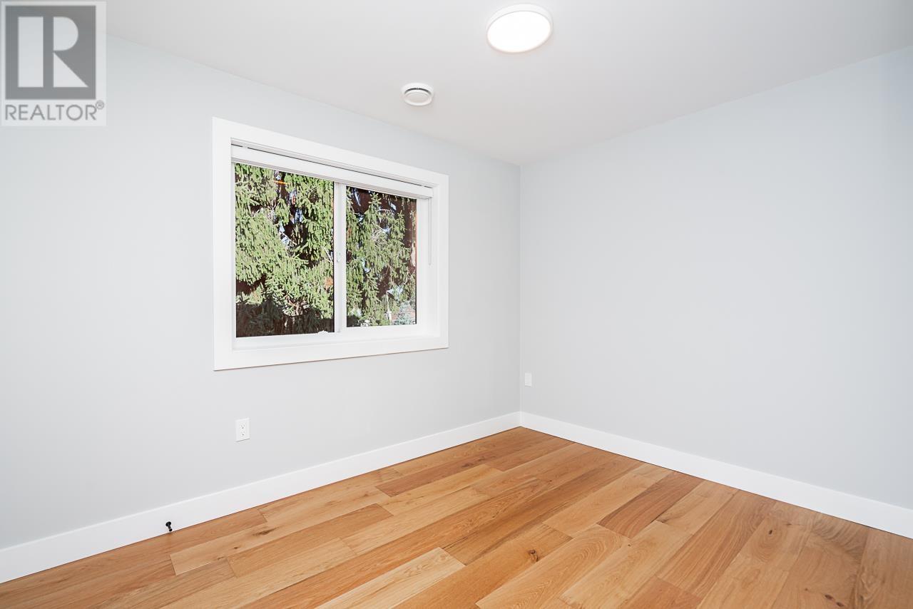 Listing Picture 20 of 28 : 2705 DUNDAS STREET, Vancouver / 溫哥華 - 魯藝地產 Yvonne Lu Group - MLS Medallion Club Member