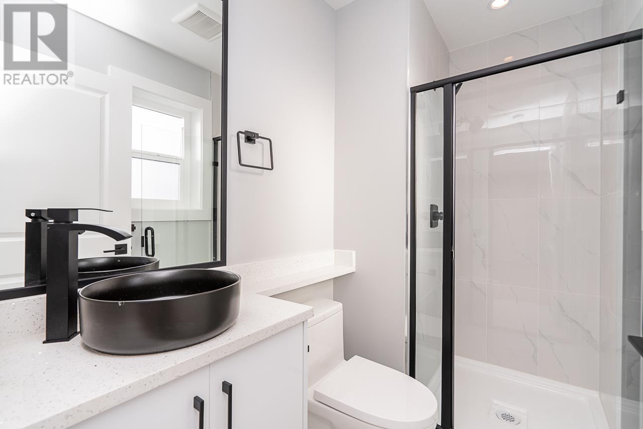 Listing Picture 17 of 28 : 2705 DUNDAS STREET, Vancouver / 溫哥華 - 魯藝地產 Yvonne Lu Group - MLS Medallion Club Member