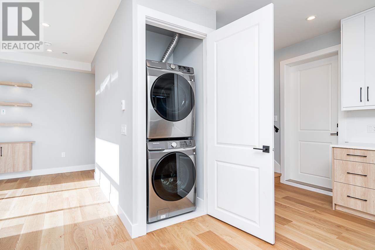 Listing Picture 14 of 28 : 2705 DUNDAS STREET, Vancouver / 溫哥華 - 魯藝地產 Yvonne Lu Group - MLS Medallion Club Member