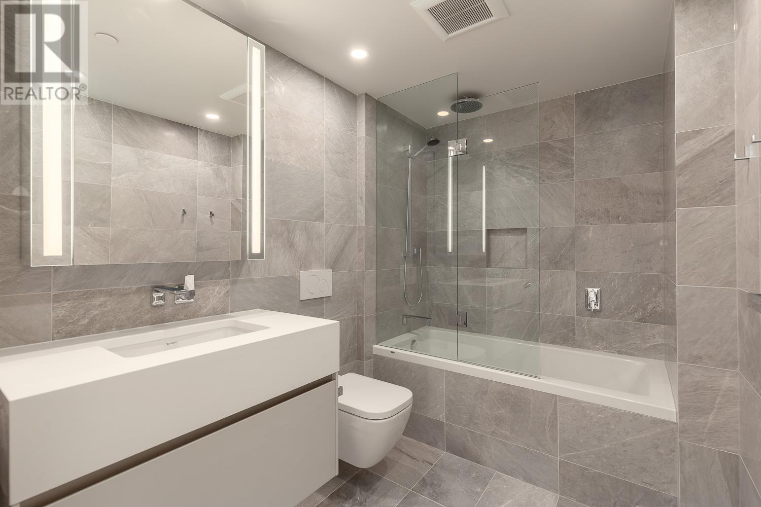 Listing Picture 9 of 35 : 1701 889 PACIFIC STREET, Vancouver / 溫哥華 - 魯藝地產 Yvonne Lu Group - MLS Medallion Club Member