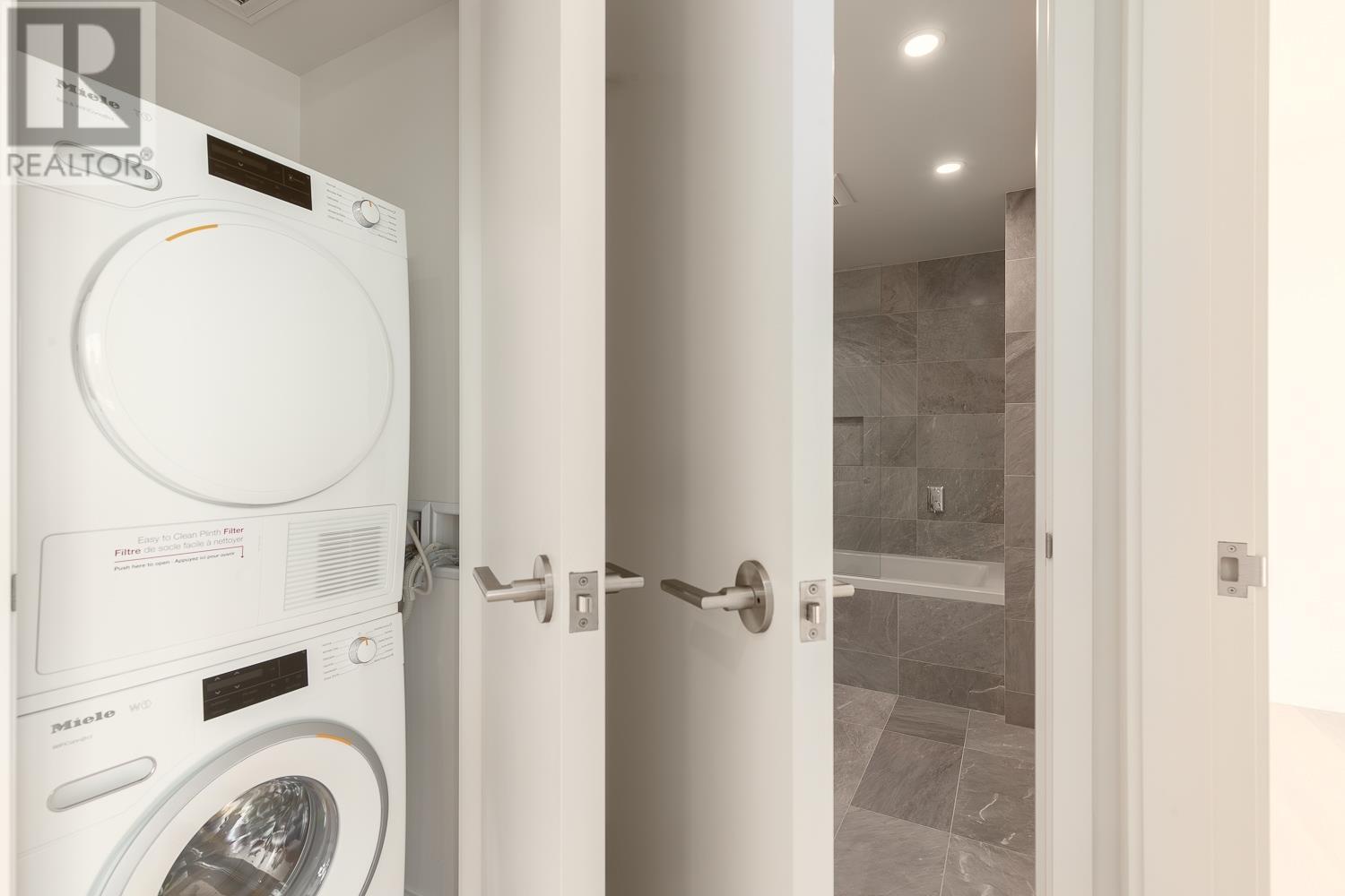 Listing Picture 13 of 35 : 1701 889 PACIFIC STREET, Vancouver / 溫哥華 - 魯藝地產 Yvonne Lu Group - MLS Medallion Club Member