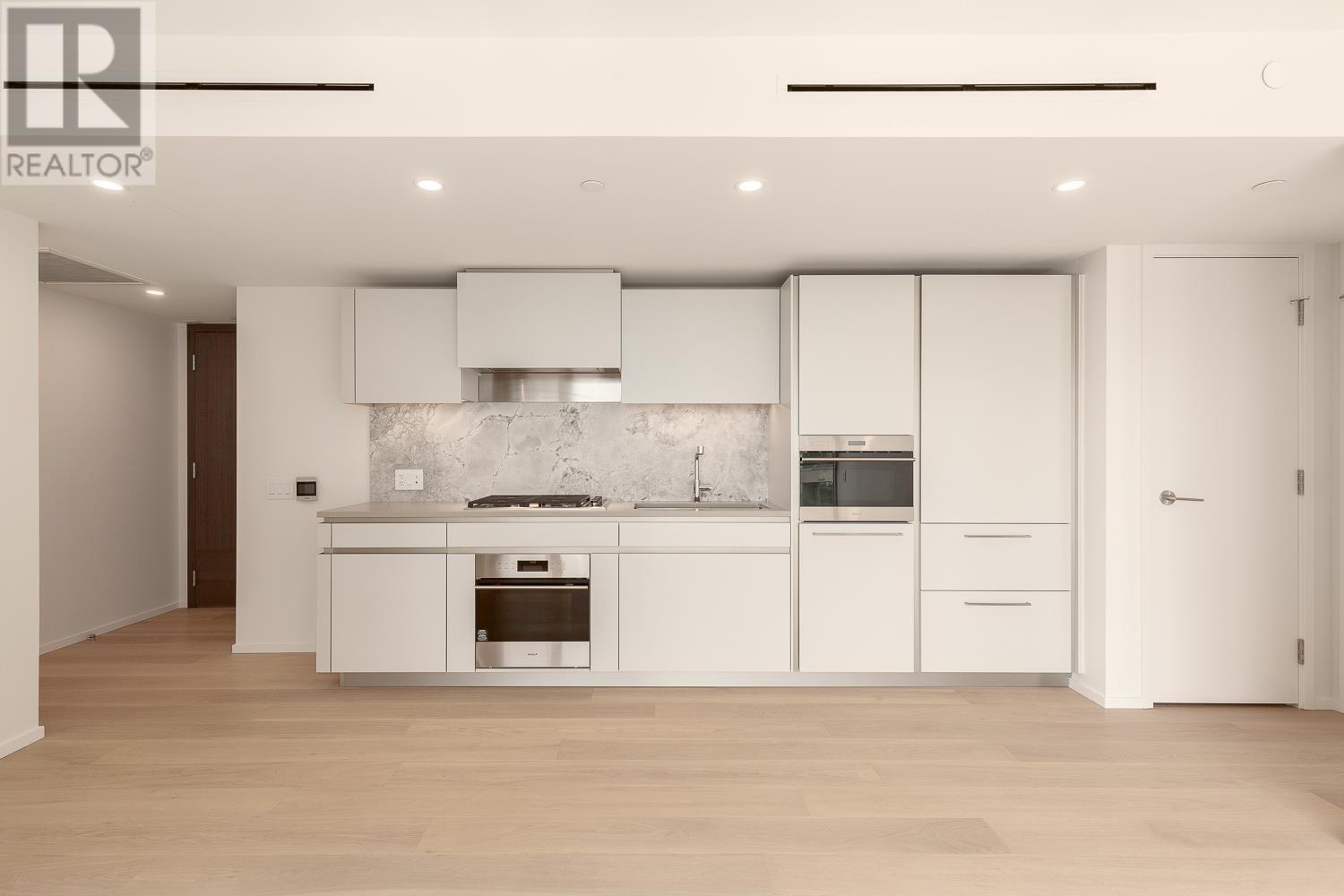 Listing Picture 7 of 35 : 1701 889 PACIFIC STREET, Vancouver / 溫哥華 - 魯藝地產 Yvonne Lu Group - MLS Medallion Club Member