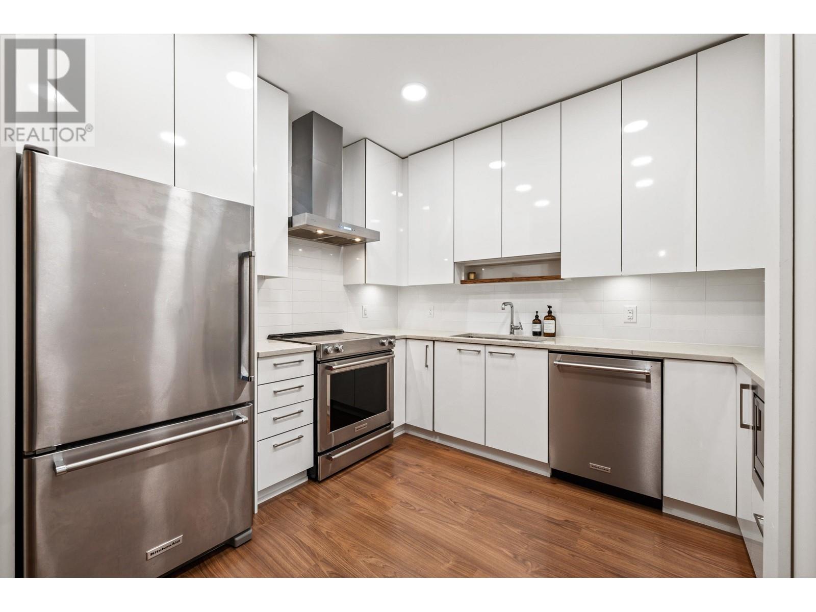 Listing Picture 11 of 31 : 201 5460 BROADWAY, Burnaby / 本拿比 - 魯藝地產 Yvonne Lu Group - MLS Medallion Club Member