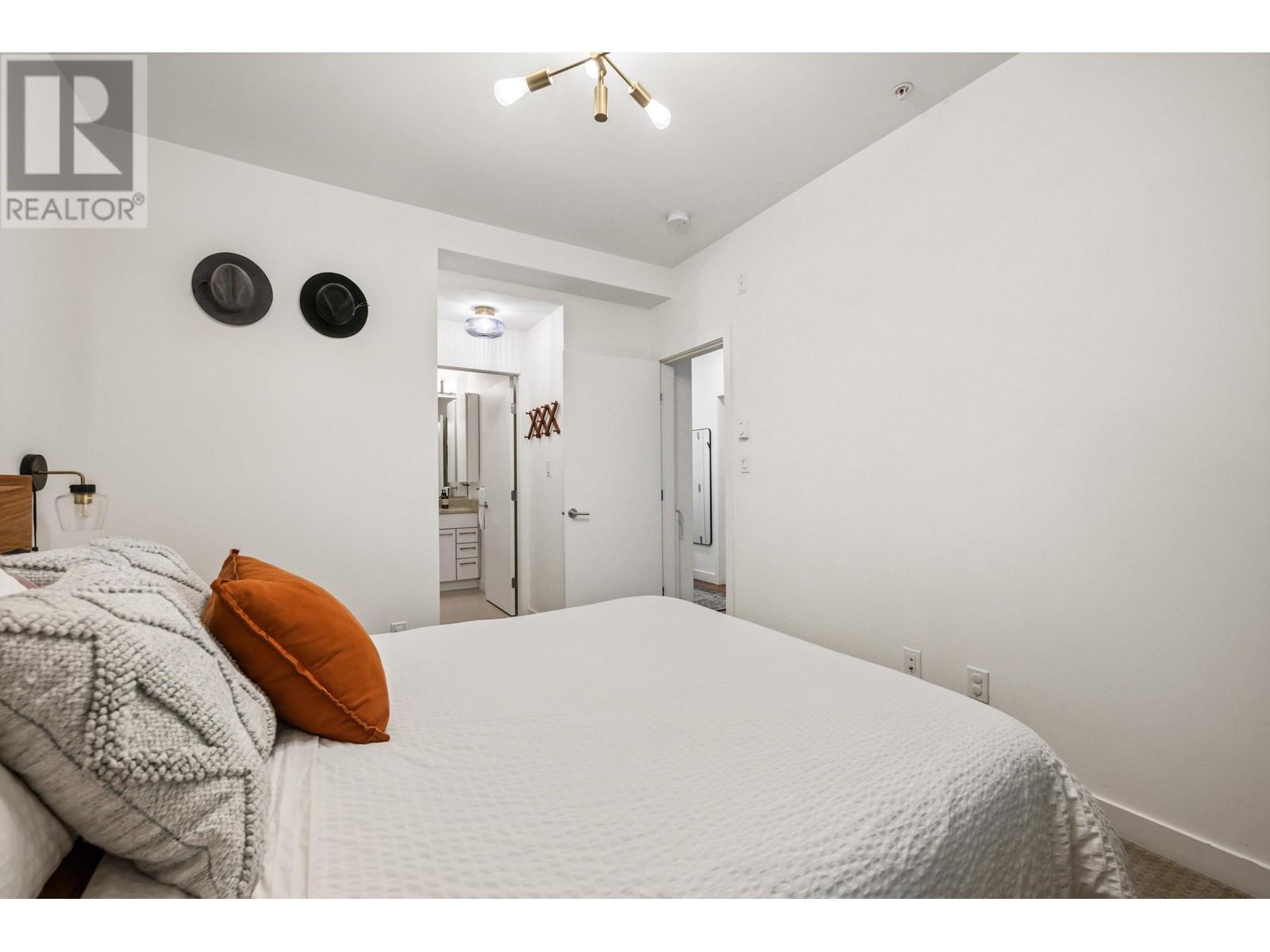 Listing Picture 15 of 31 : 201 5460 BROADWAY, Burnaby / 本拿比 - 魯藝地產 Yvonne Lu Group - MLS Medallion Club Member