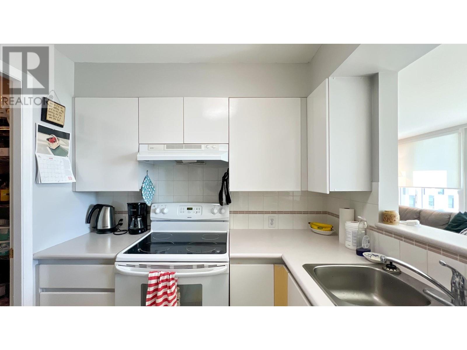 Listing Picture 10 of 40 : 1003 888 PACIFIC STREET, Vancouver / 溫哥華 - 魯藝地產 Yvonne Lu Group - MLS Medallion Club Member