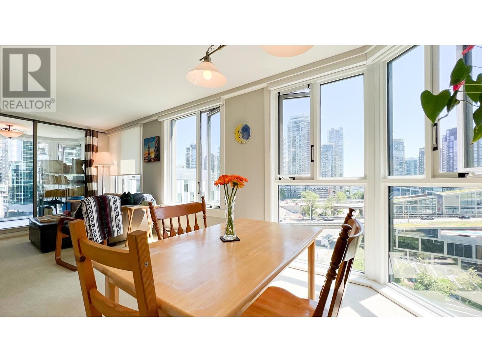 Listing Picture 16 of 40 : 1003 888 PACIFIC STREET, Vancouver / 溫哥華 - 魯藝地產 Yvonne Lu Group - MLS Medallion Club Member