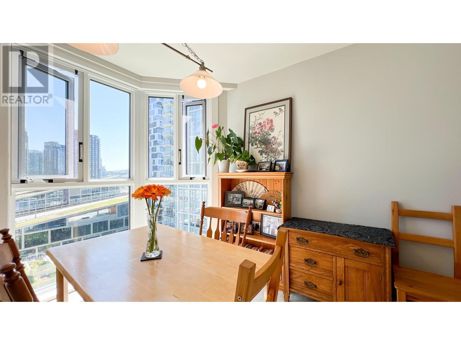 Listing Picture 17 of 40 : 1003 888 PACIFIC STREET, Vancouver / 溫哥華 - 魯藝地產 Yvonne Lu Group - MLS Medallion Club Member