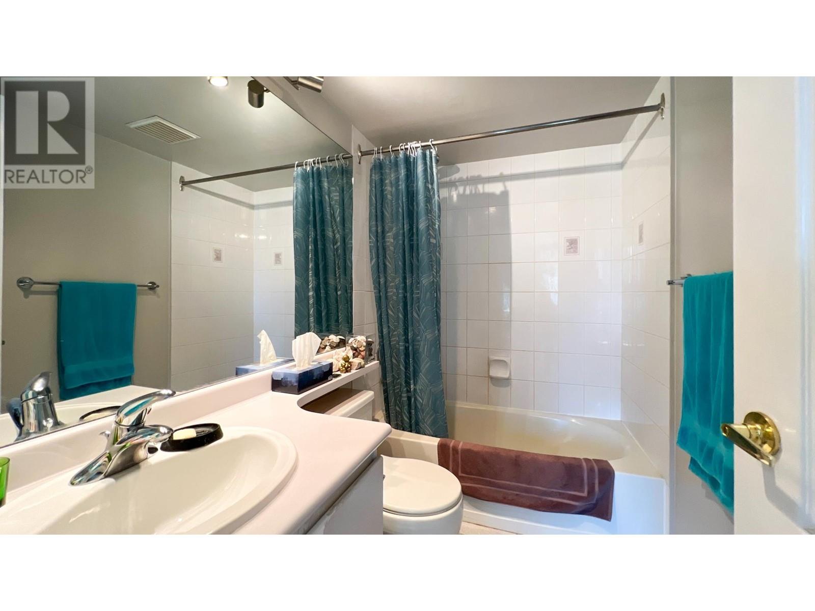 Listing Picture 18 of 40 : 1003 888 PACIFIC STREET, Vancouver / 溫哥華 - 魯藝地產 Yvonne Lu Group - MLS Medallion Club Member