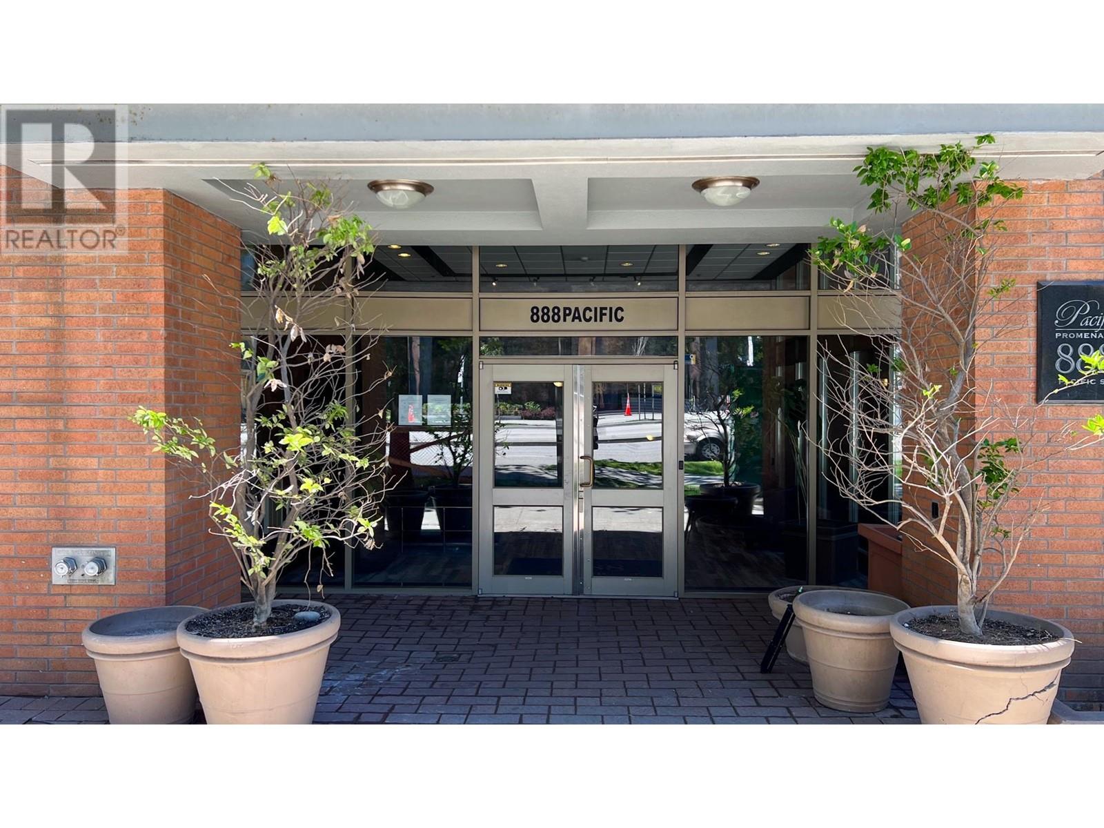 Listing Picture 3 of 40 : 1003 888 PACIFIC STREET, Vancouver / 溫哥華 - 魯藝地產 Yvonne Lu Group - MLS Medallion Club Member