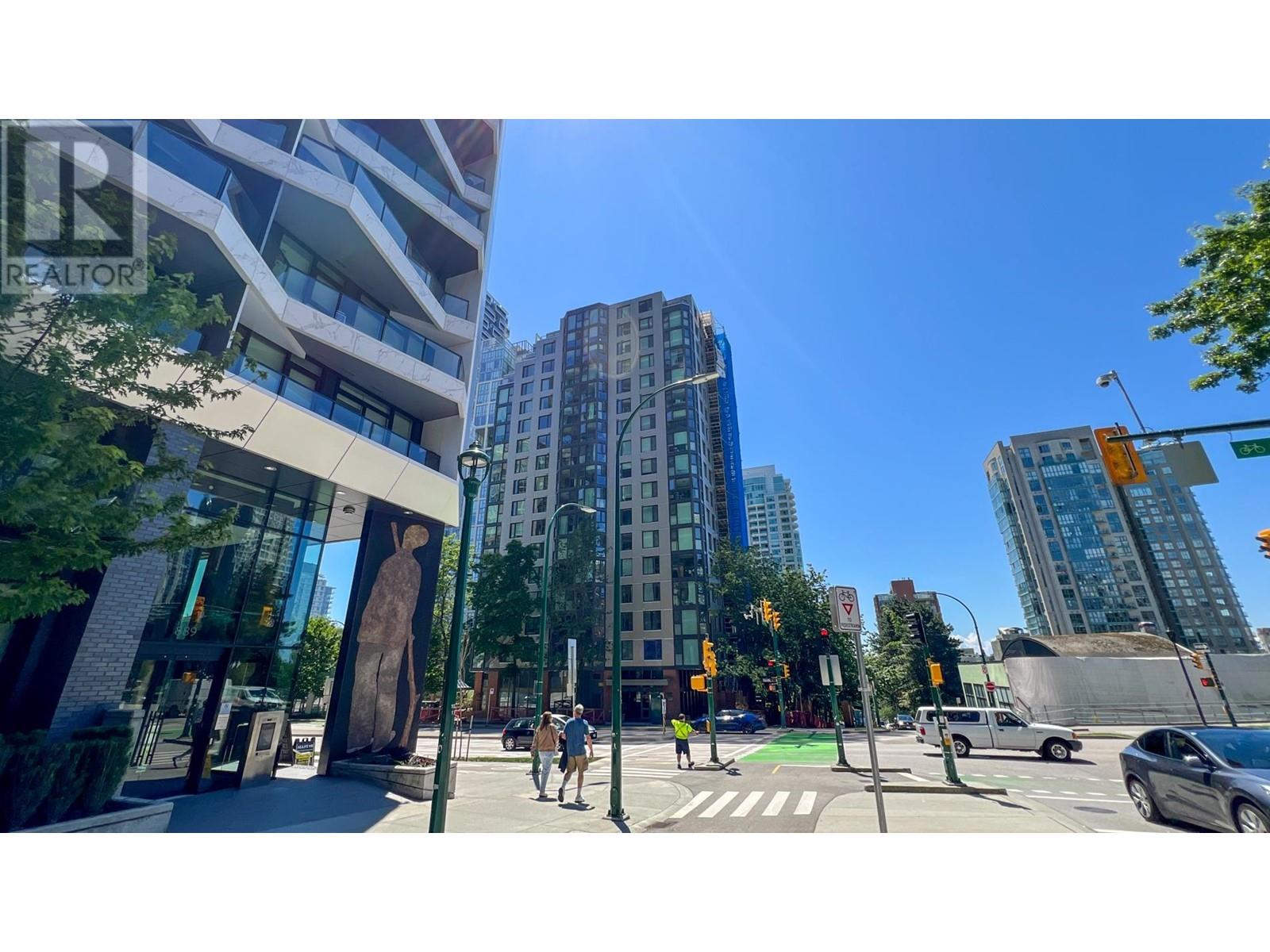 Listing Picture 38 of 40 : 1003 888 PACIFIC STREET, Vancouver / 溫哥華 - 魯藝地產 Yvonne Lu Group - MLS Medallion Club Member