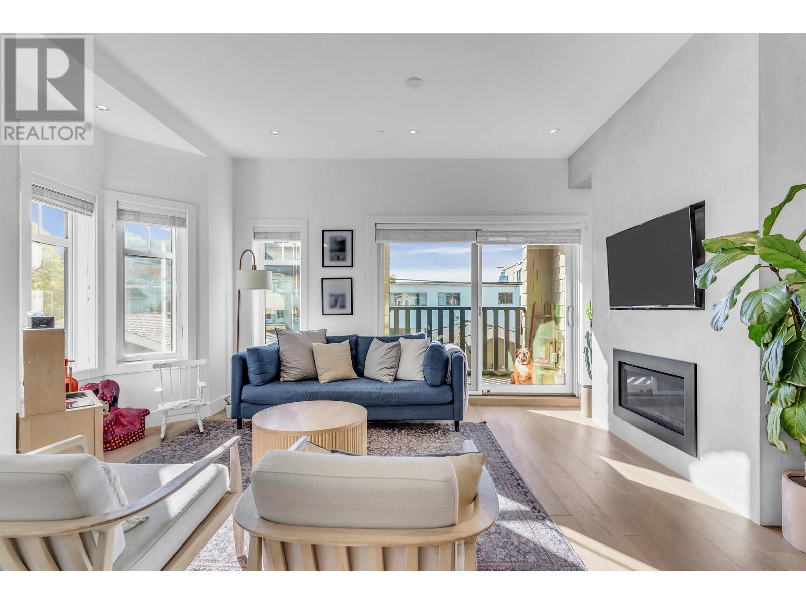 2420 W 8th Avenue, Vancouver, British Columbia  V6K 2B1 - Photo 2 - R2953597