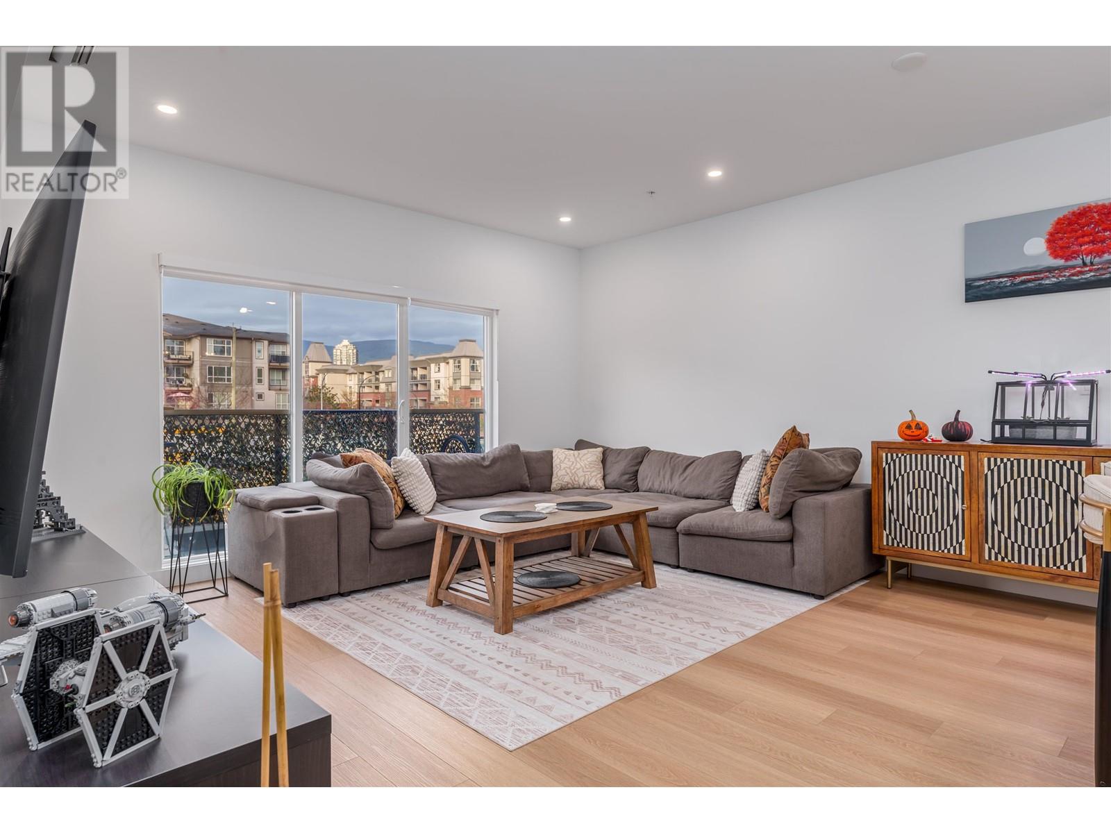 201 2331 Kelly Avenue, Port Coquitlam, British Columbia  V3C 1Y3 - Photo 3 - R2953627