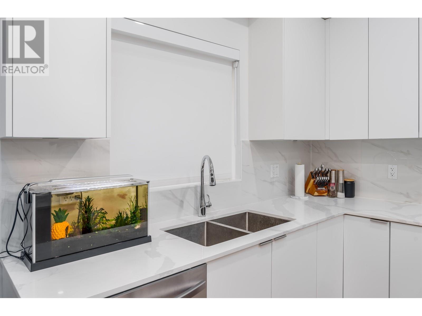 201 2331 Kelly Avenue, Port Coquitlam, British Columbia  V3C 1Y3 - Photo 8 - R2953627