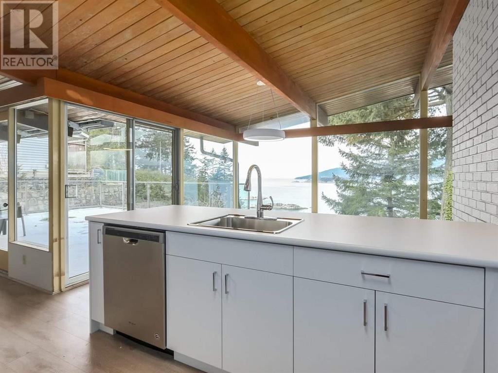 5122 Marine Drive, West Vancouver, British Columbia  V7W 2P7 - Photo 7 - R2953591
