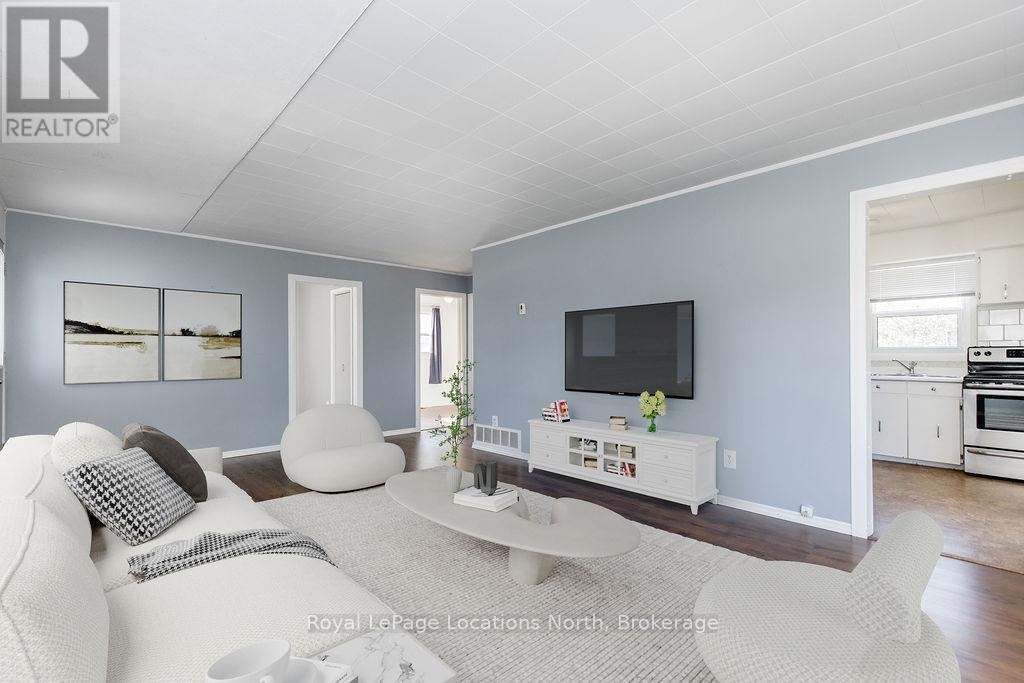 5358 Penetanguishene Road, Springwater, Ontario  L0L 1P0 - Photo 13 - S11912082