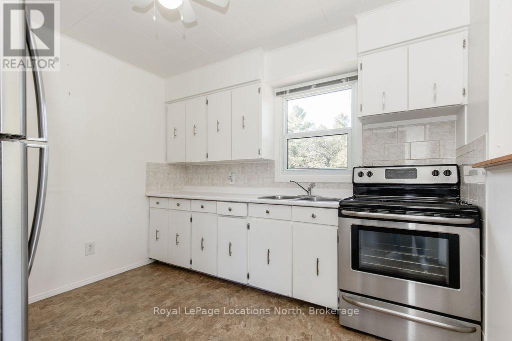 5358 Penetanguishene Road, Springwater, Ontario  L0L 1P0 - Photo 15 - S11912082