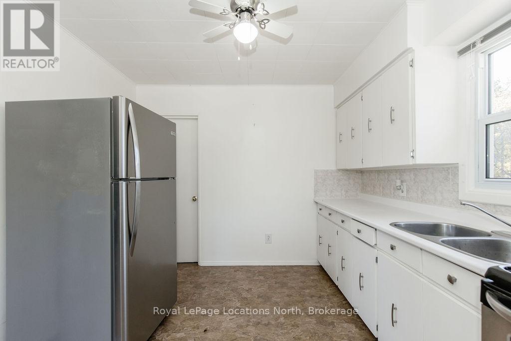 5358 Penetanguishene Road, Springwater, Ontario  L0L 1P0 - Photo 17 - S11912082