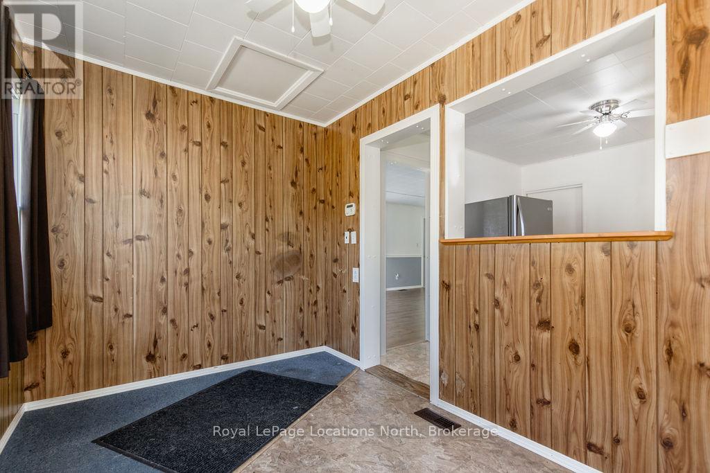 5358 Penetanguishene Road, Springwater, Ontario  L0L 1P0 - Photo 21 - S11912082