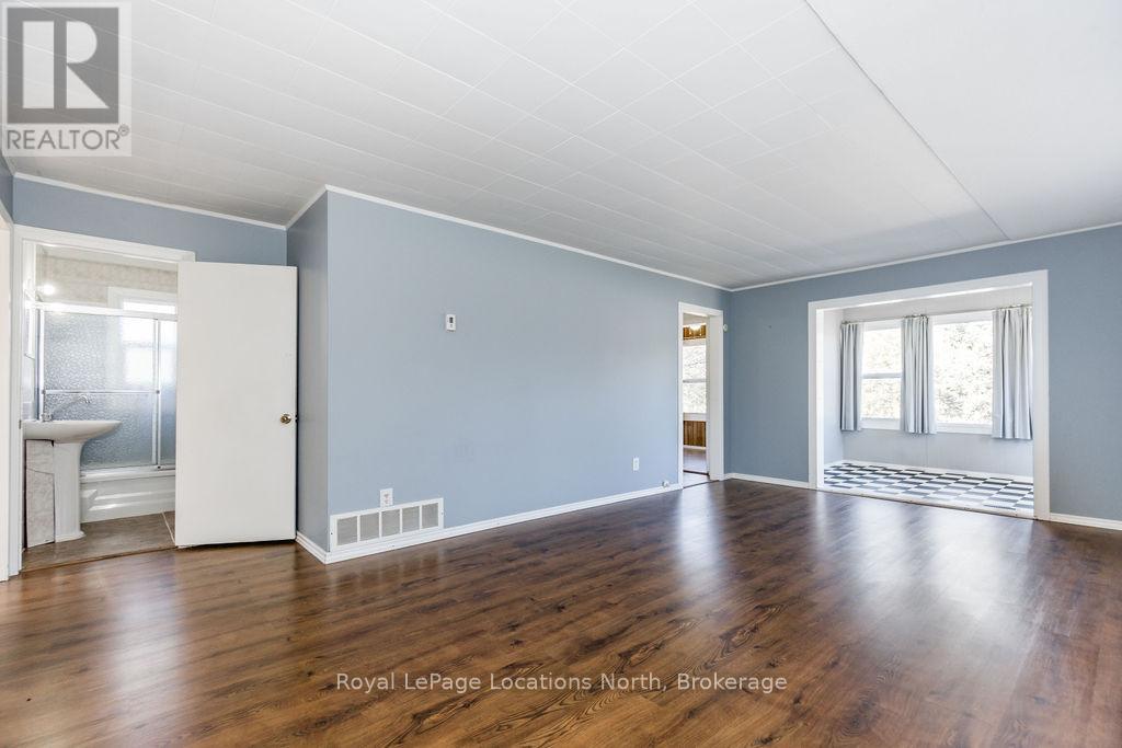 5358 Penetanguishene Road, Springwater, Ontario  L0L 1P0 - Photo 8 - S11912082