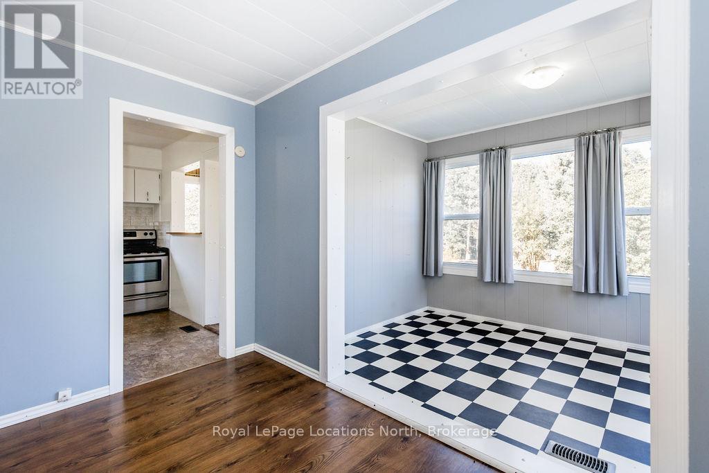 5358 Penetanguishene Road, Springwater, Ontario  L0L 1P0 - Photo 9 - S11912082