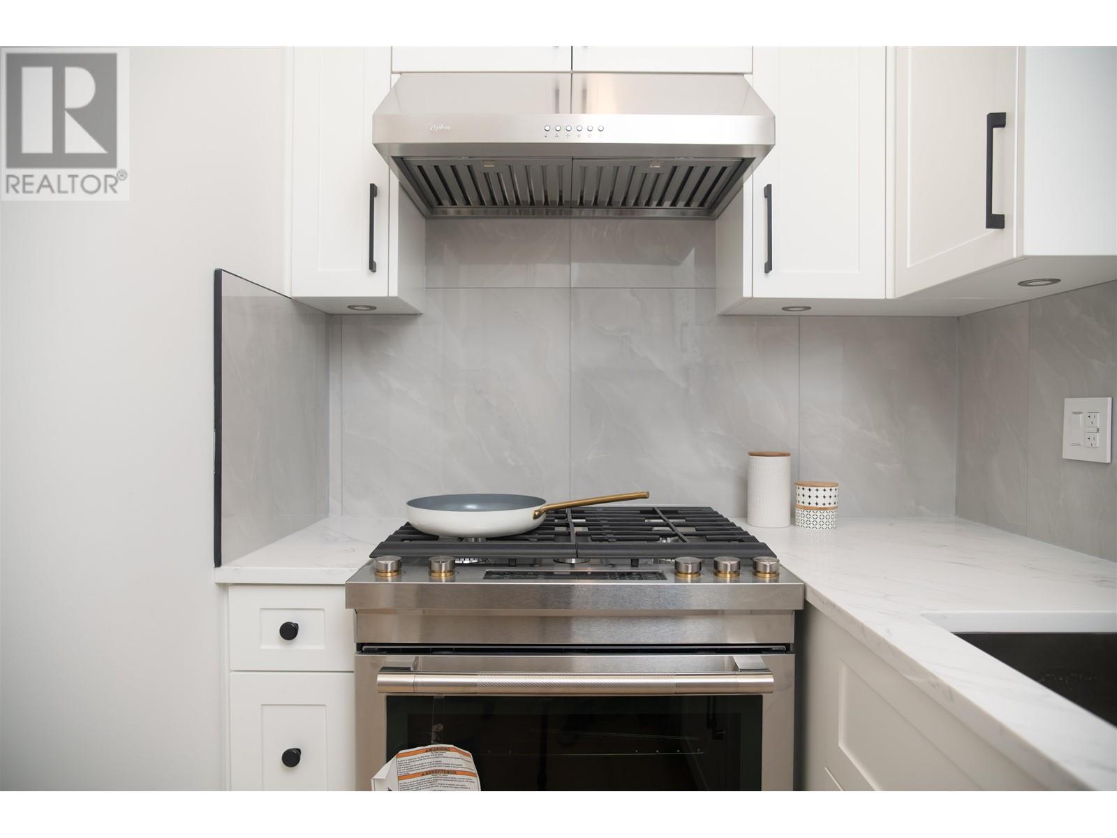 Listing Picture 24 of 40 : 7440 LANGTON ROAD, Richmond / 烈治文 - 魯藝地產 Yvonne Lu Group - MLS Medallion Club Member