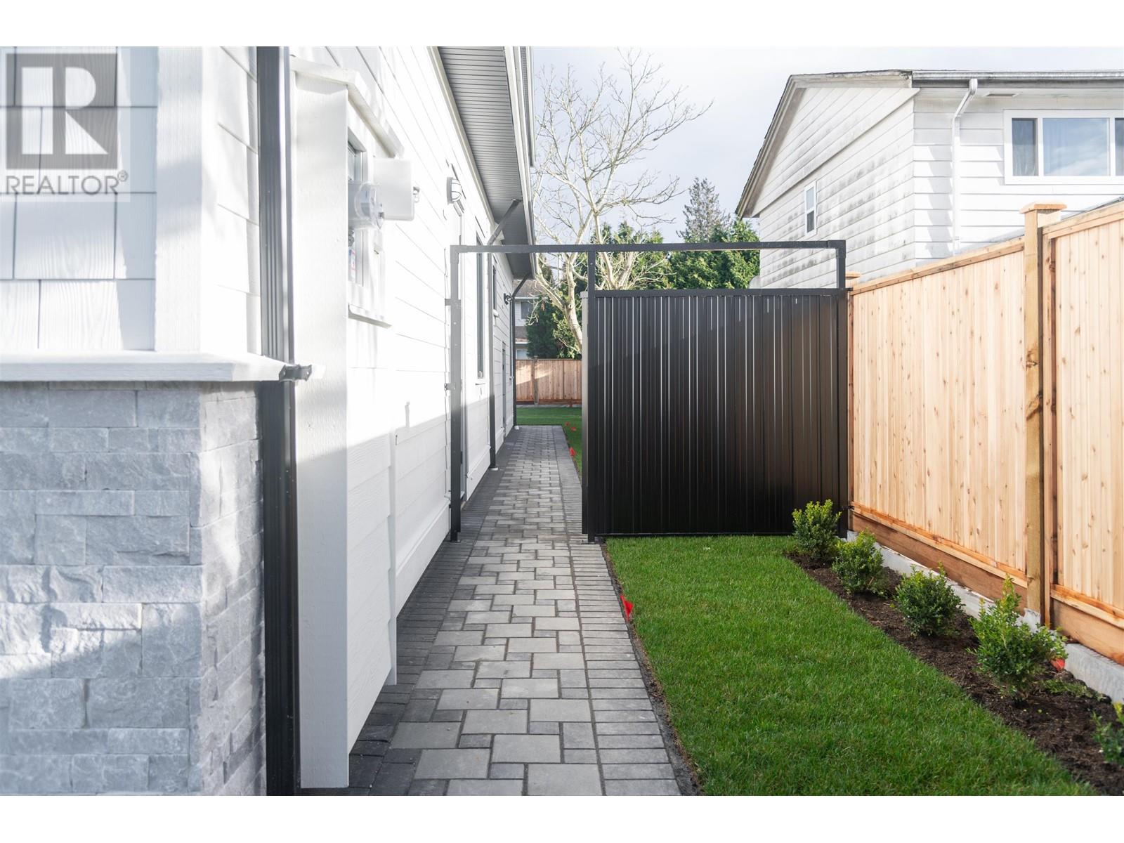 Listing Picture 39 of 40 : 7440 LANGTON ROAD, Richmond / 烈治文 - 魯藝地產 Yvonne Lu Group - MLS Medallion Club Member