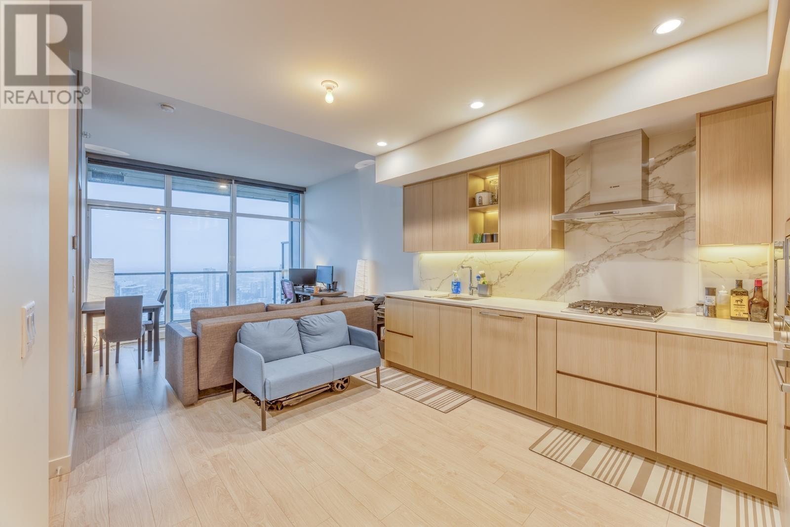 Listing Picture 3 of 21 : 4403 4890 LOUGHEED HIGHWAY, Burnaby / 本拿比 - 魯藝地產 Yvonne Lu Group - MLS Medallion Club Member