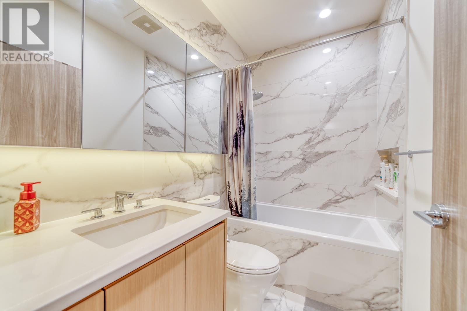 Listing Picture 9 of 21 : 4403 4890 LOUGHEED HIGHWAY, Burnaby / 本拿比 - 魯藝地產 Yvonne Lu Group - MLS Medallion Club Member