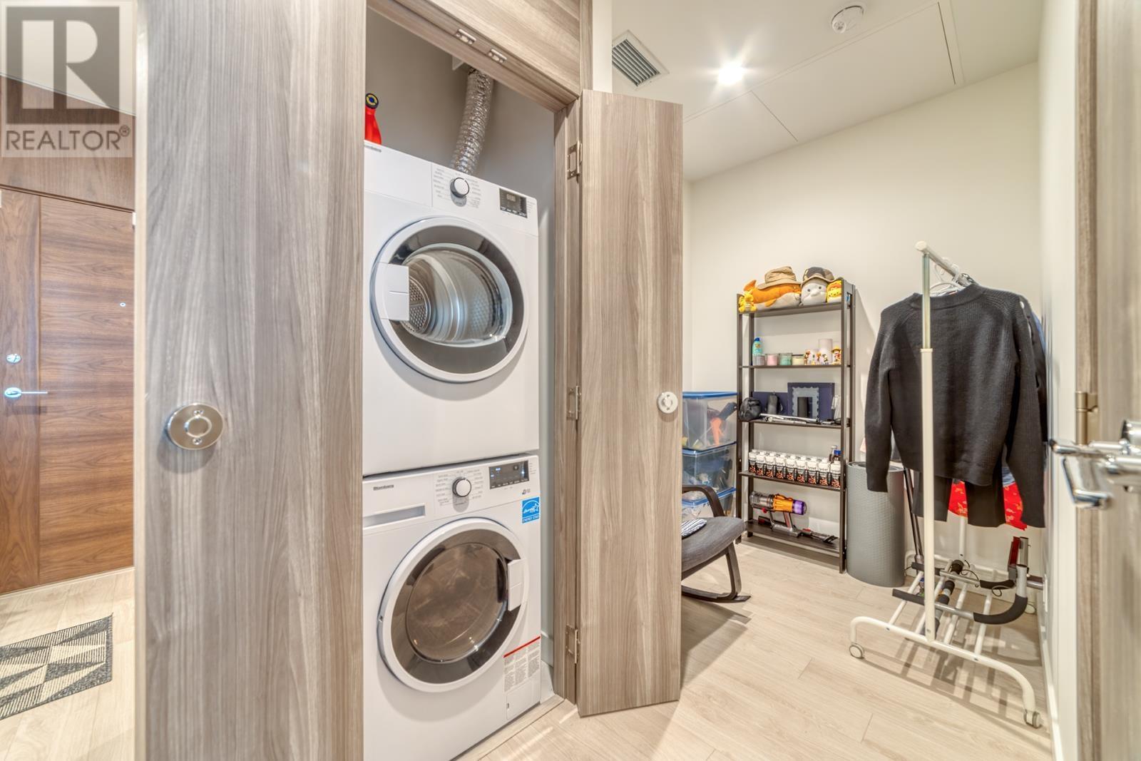 Listing Picture 13 of 21 : 4403 4890 LOUGHEED HIGHWAY, Burnaby / 本拿比 - 魯藝地產 Yvonne Lu Group - MLS Medallion Club Member