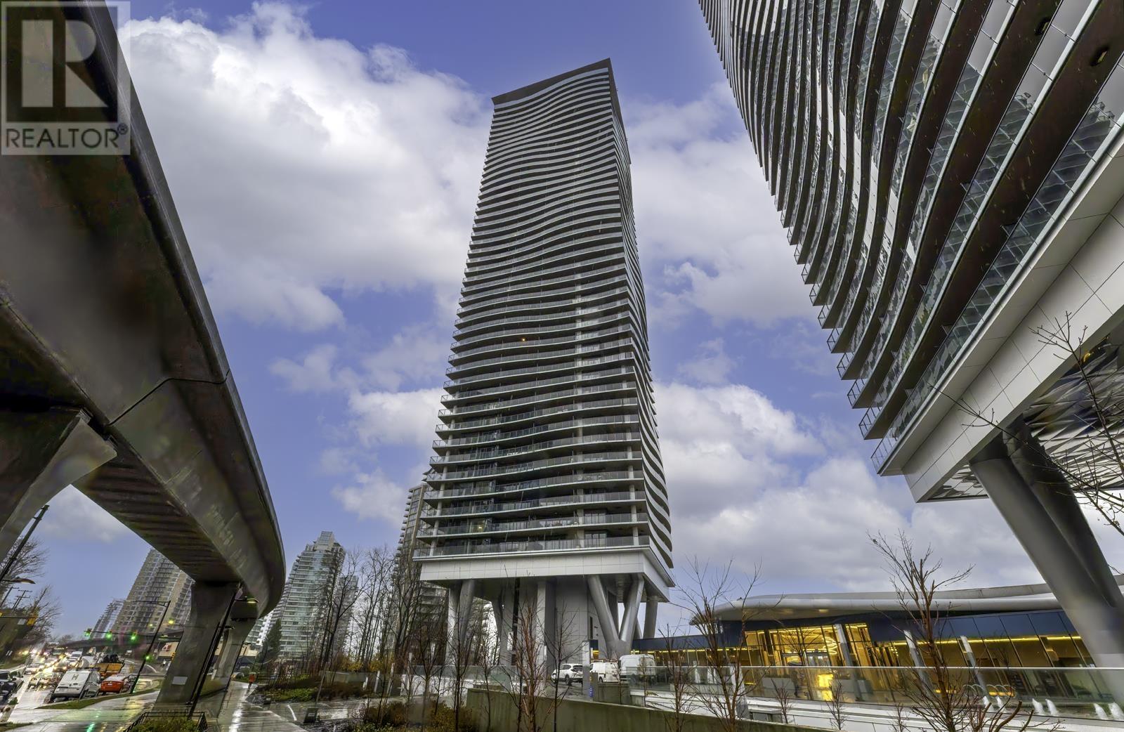 Listing Picture 2 of 21 : 4403 4890 LOUGHEED HIGHWAY, Burnaby / 本拿比 - 魯藝地產 Yvonne Lu Group - MLS Medallion Club Member