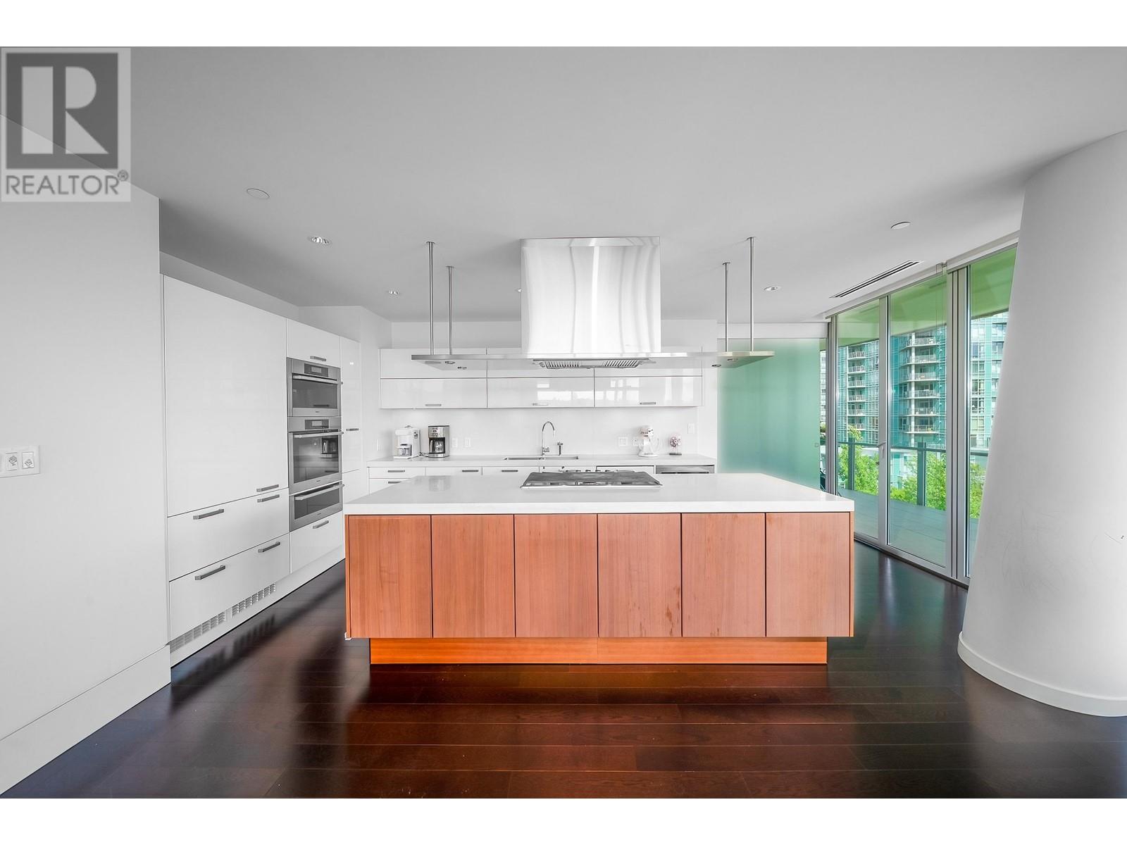 Listing Picture 7 of 34 : 702 1560 HOMER MEWS, Vancouver / 溫哥華 - 魯藝地產 Yvonne Lu Group - MLS Medallion Club Member