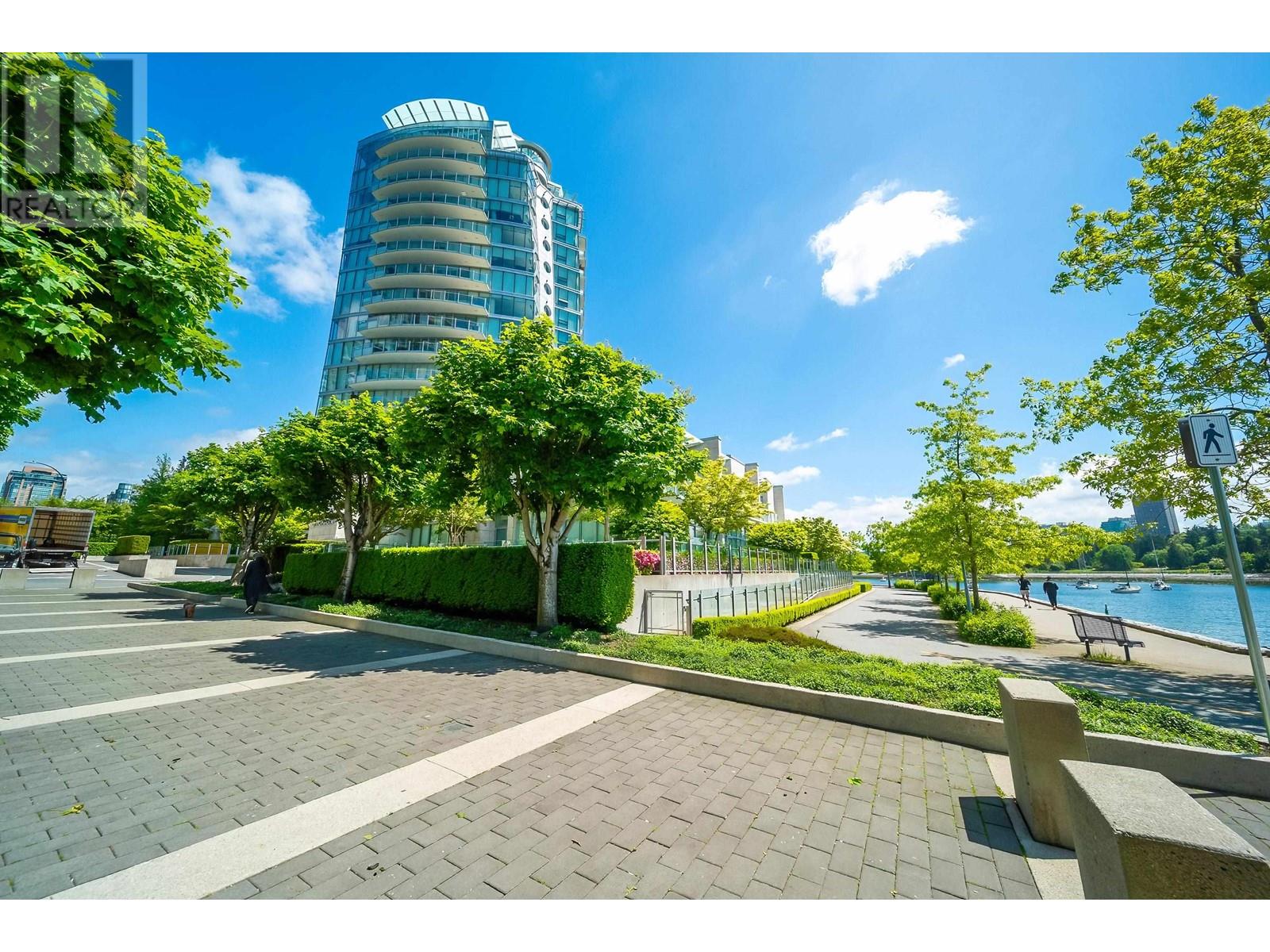 Listing Picture 23 of 34 : 702 1560 HOMER MEWS, Vancouver / 溫哥華 - 魯藝地產 Yvonne Lu Group - MLS Medallion Club Member