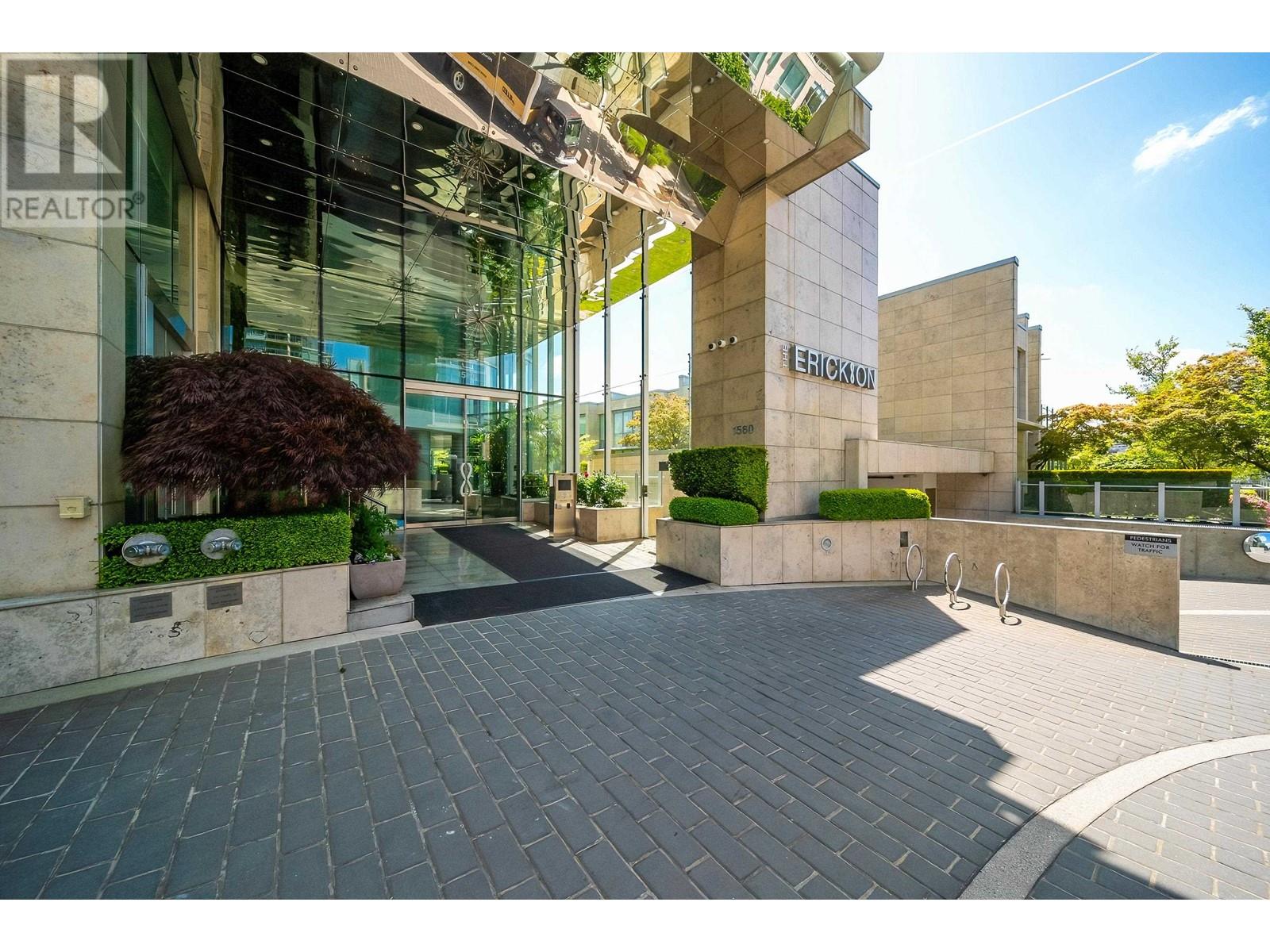 Listing Picture 32 of 34 : 702 1560 HOMER MEWS, Vancouver / 溫哥華 - 魯藝地產 Yvonne Lu Group - MLS Medallion Club Member