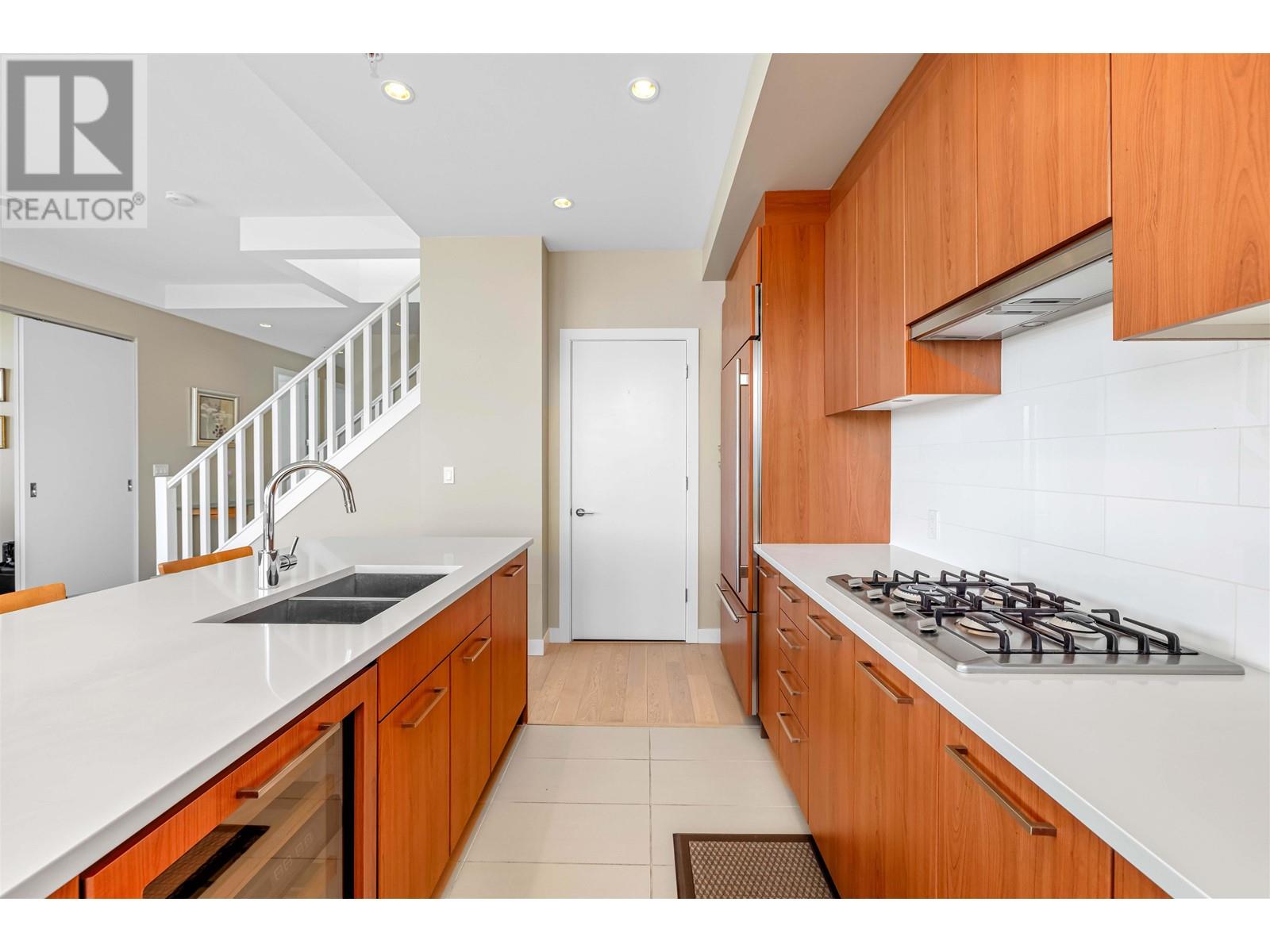 Listing Picture 11 of 35 : 1502 9080 UNIVERSITY CRESCENT, Burnaby / 本拿比 - 魯藝地產 Yvonne Lu Group - MLS Medallion Club Member