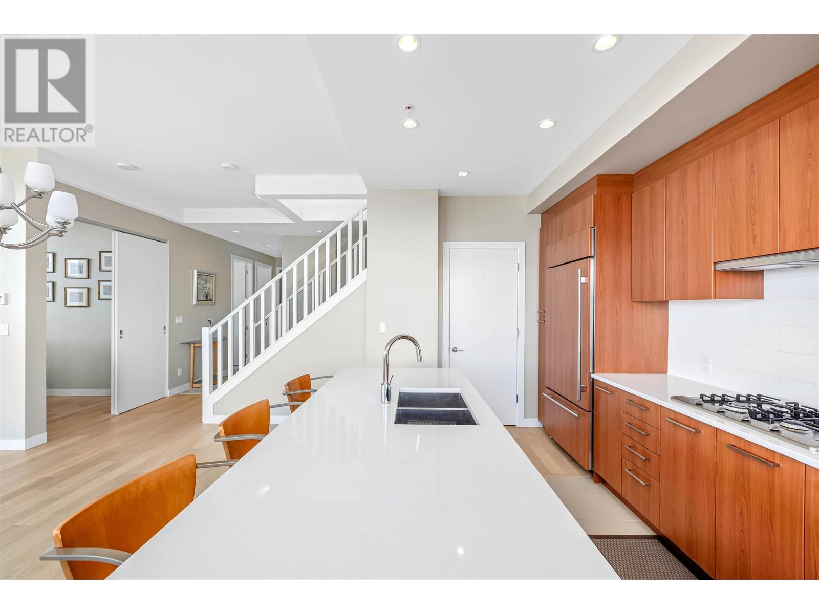 Listing Picture 12 of 35 : 1502 9080 UNIVERSITY CRESCENT, Burnaby / 本拿比 - 魯藝地產 Yvonne Lu Group - MLS Medallion Club Member