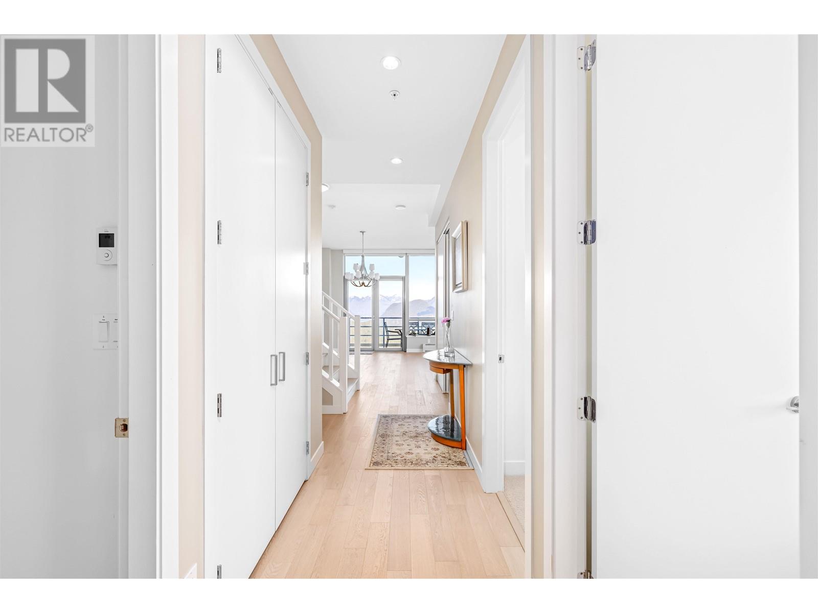 Listing Picture 23 of 35 : 1502 9080 UNIVERSITY CRESCENT, Burnaby / 本拿比 - 魯藝地產 Yvonne Lu Group - MLS Medallion Club Member