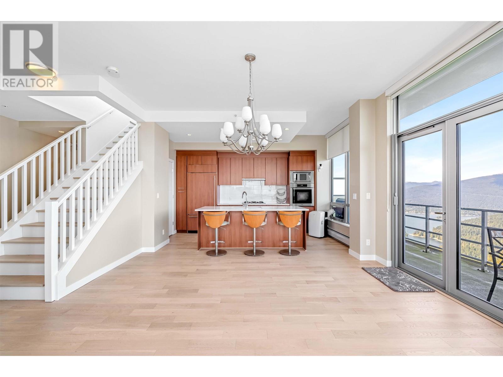 Listing Picture 6 of 35 : 1502 9080 UNIVERSITY CRESCENT, Burnaby / 本拿比 - 魯藝地產 Yvonne Lu Group - MLS Medallion Club Member