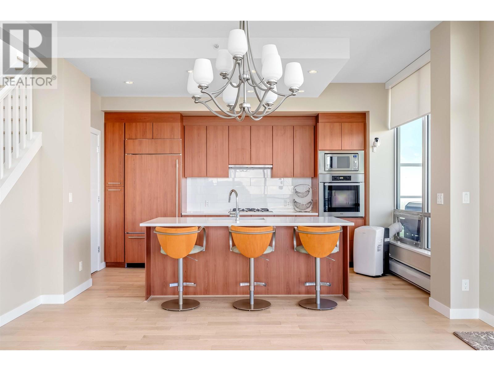 Listing Picture 7 of 35 : 1502 9080 UNIVERSITY CRESCENT, Burnaby / 本拿比 - 魯藝地產 Yvonne Lu Group - MLS Medallion Club Member